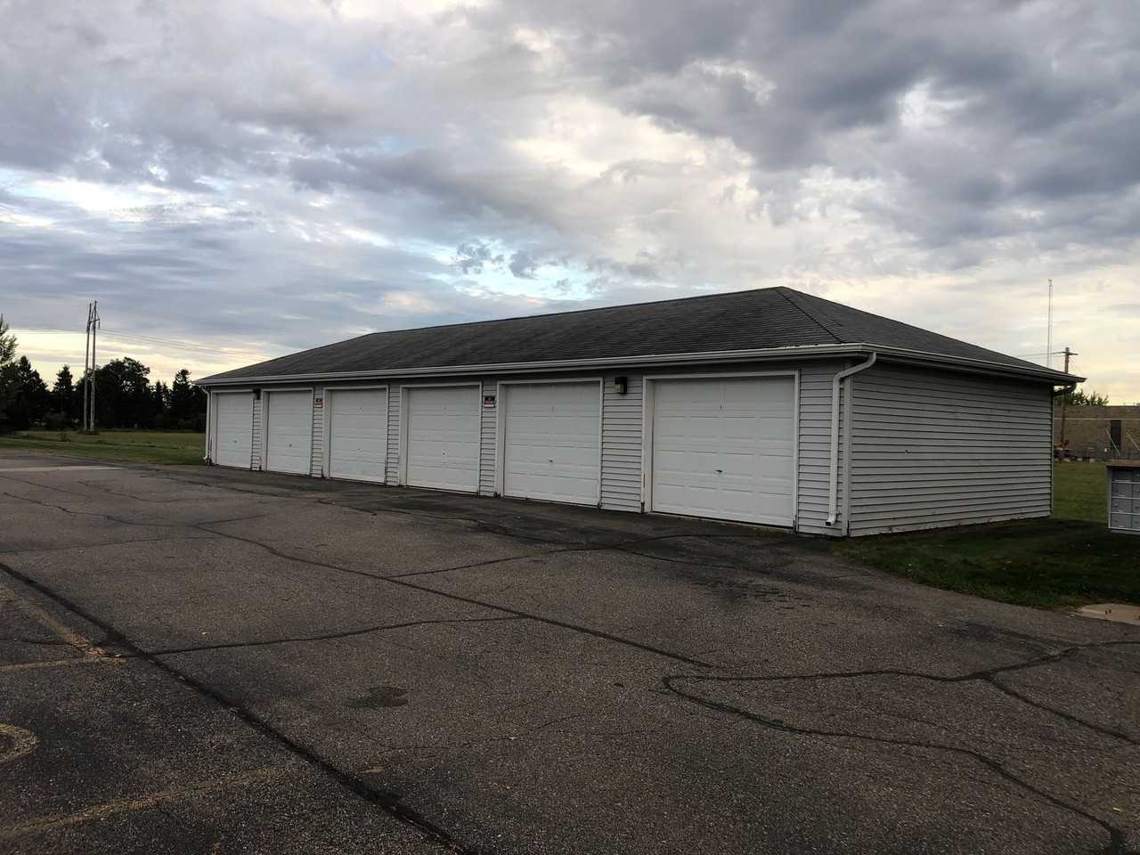 2409 Charlotte Ct - Photo 3 of 13