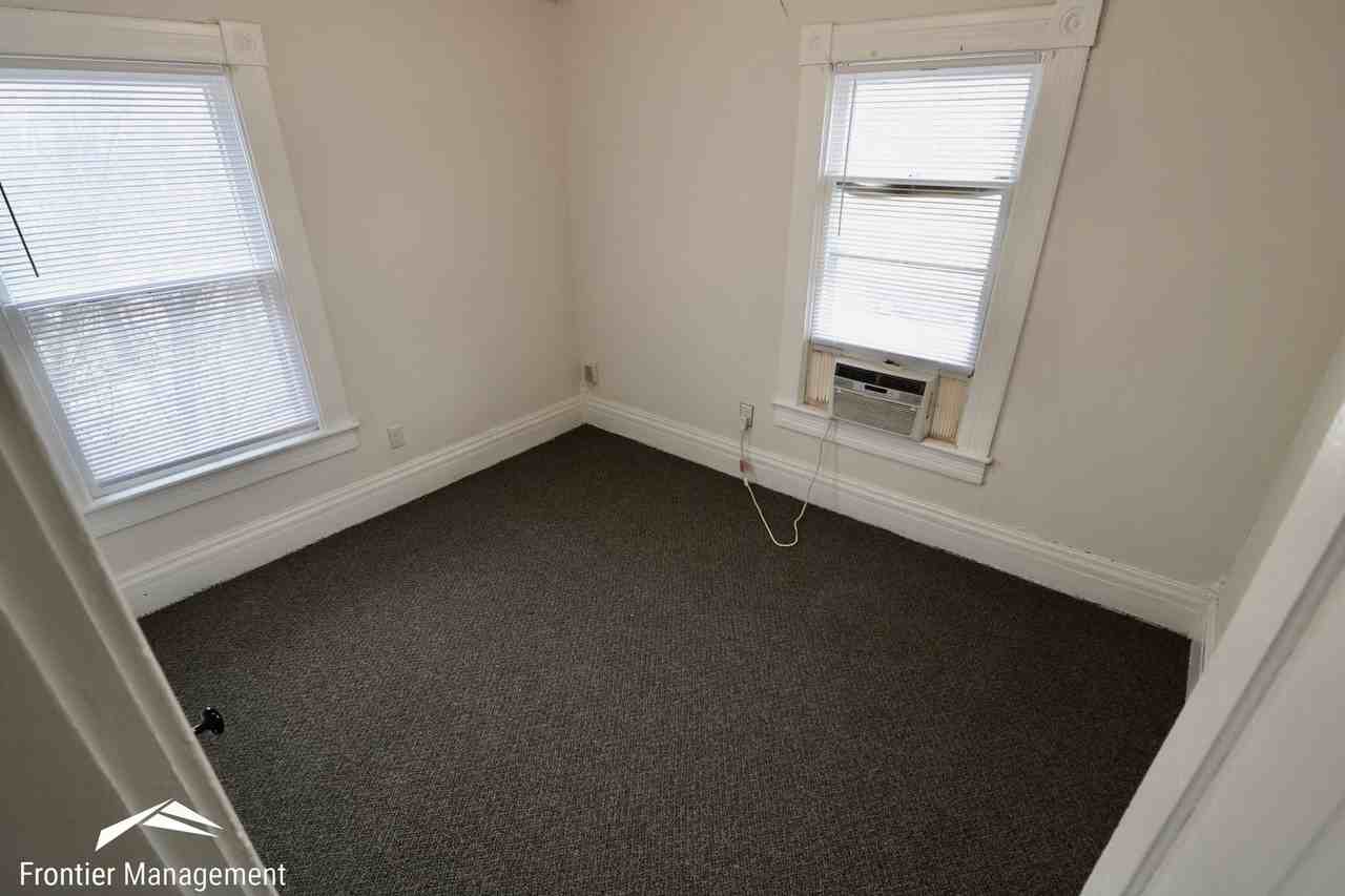 627 Leavenworth St - Photo 6 of 11