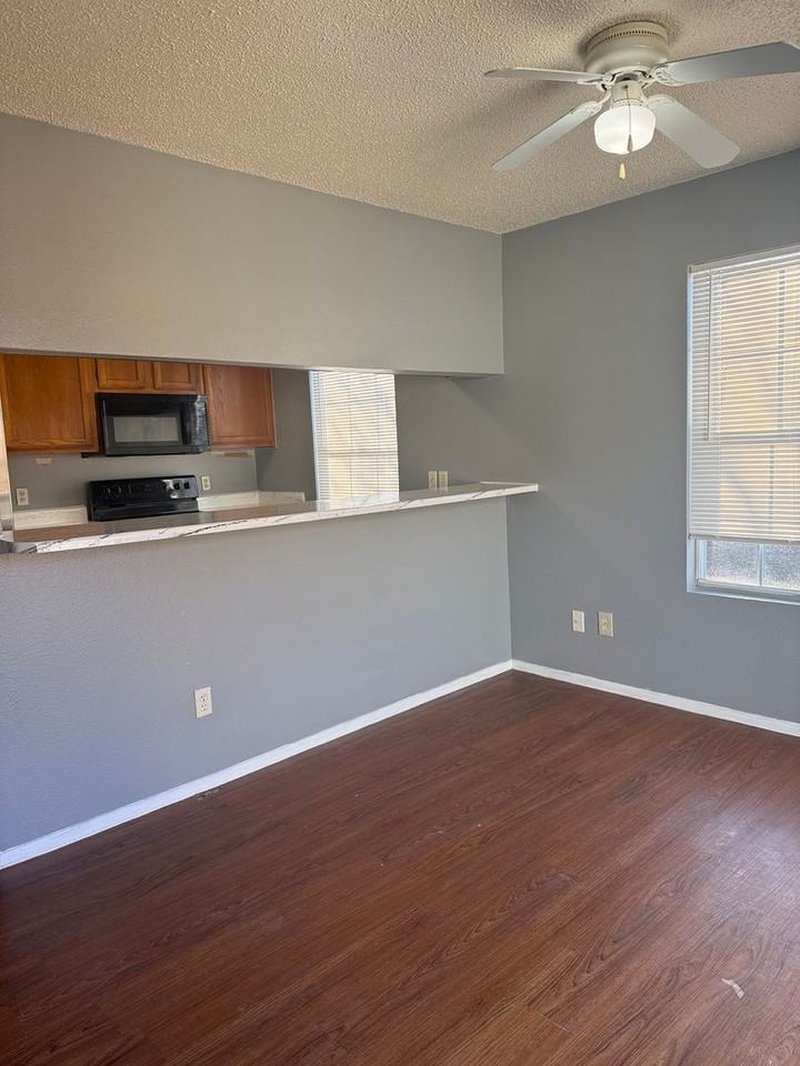 5504 Blue Spruce Dr - Photo 5 of 15