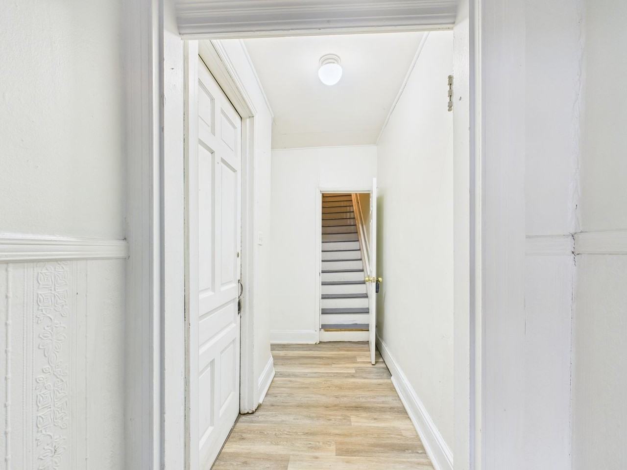 735 N George St - Photo 4 of 36