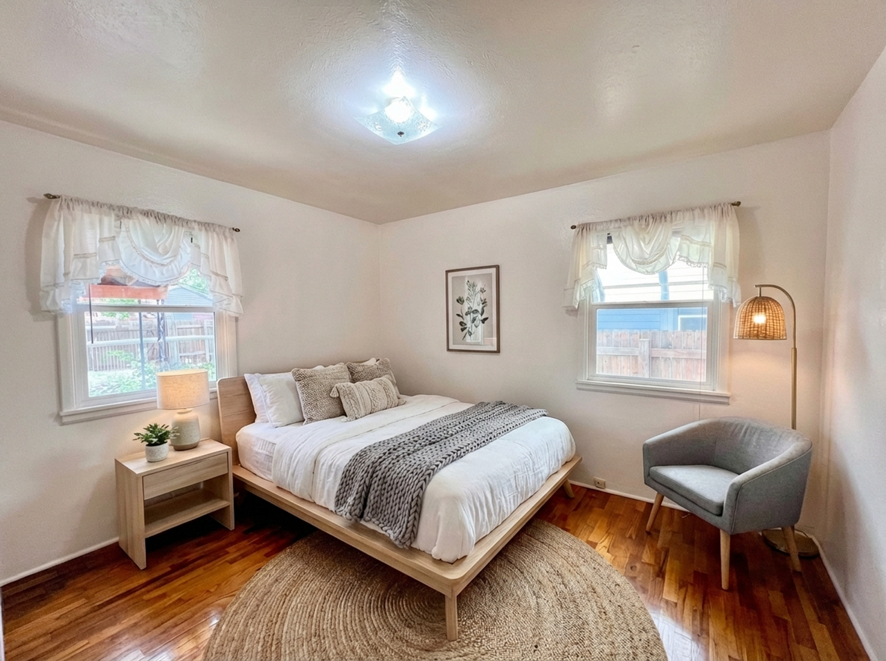 2304 W 6th St - Photo 3 of 21