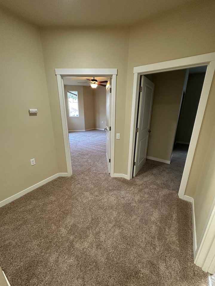 1613 Burnside Pl - Photo 7 of 12