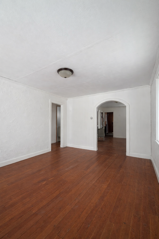 1231 Bundy Ave - Photo 2 of 13