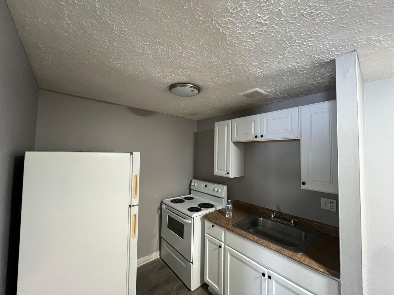 13540 Superior Rd - Photo 3 of 8
