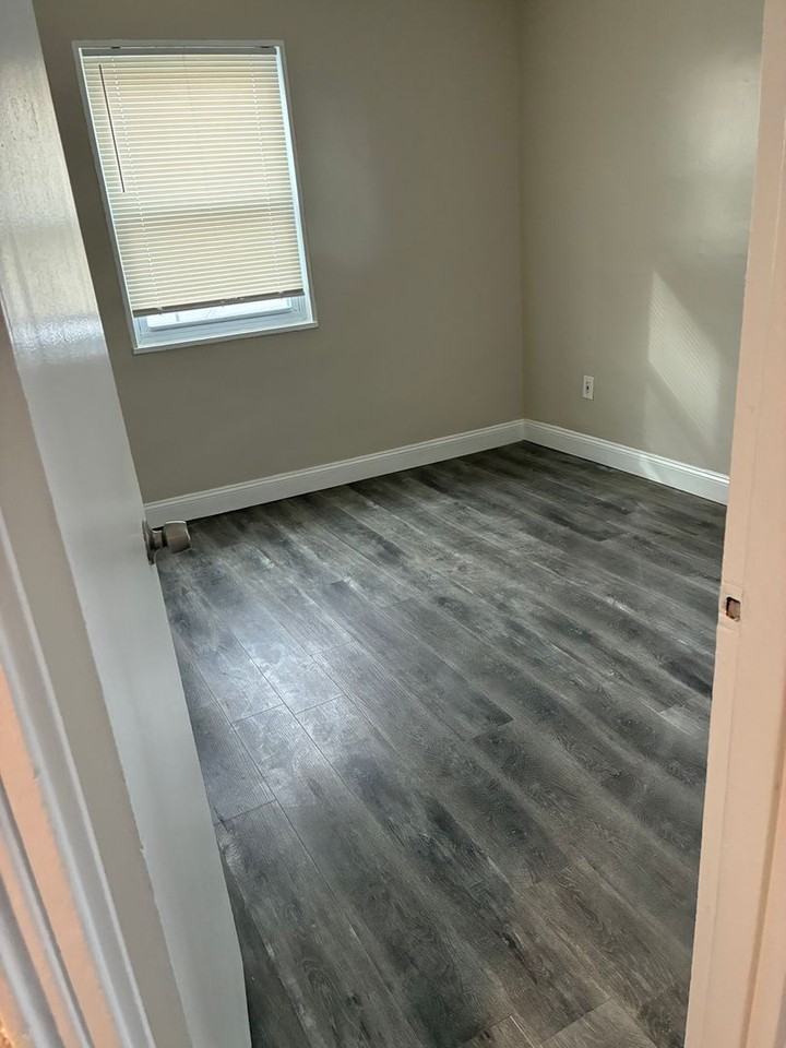 1841 N Dinwiddie St - Photo 2 of 18