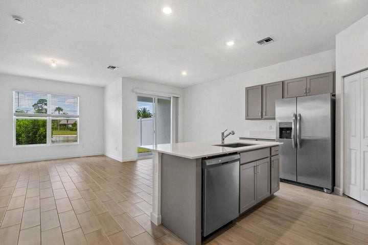 4159 Lagoon Shore Drive - Photo 5 of 9