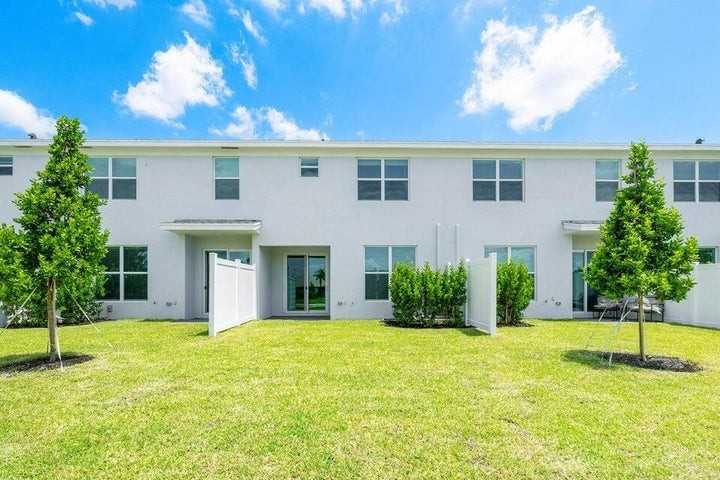 4159 Lagoon Shore Drive - Photo 3 of 9