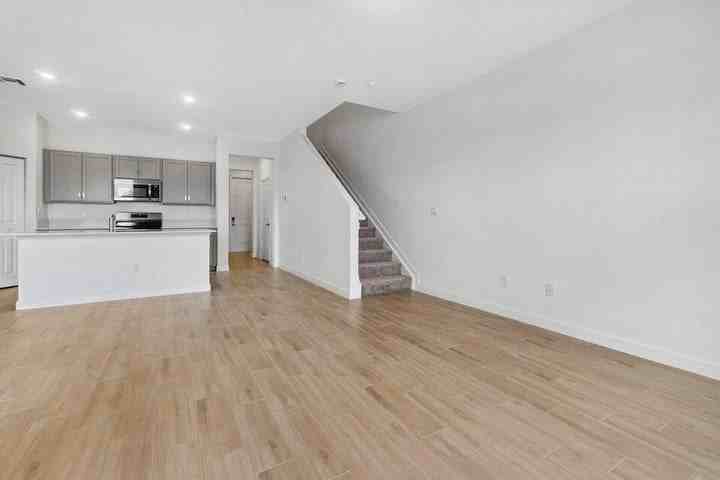 4159 Lagoon Shore Drive - Photo 7 of 9