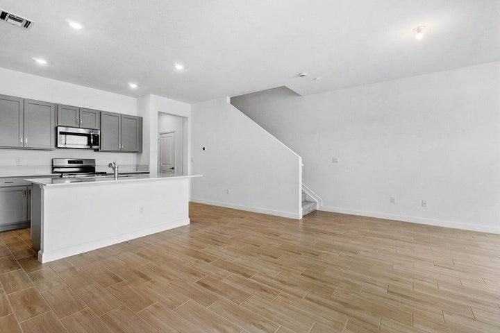 4159 Lagoon Shore Drive - Photo 6 of 9