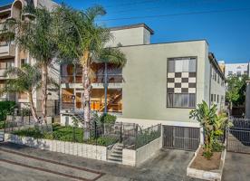 featured image of 946 S Carondelet St