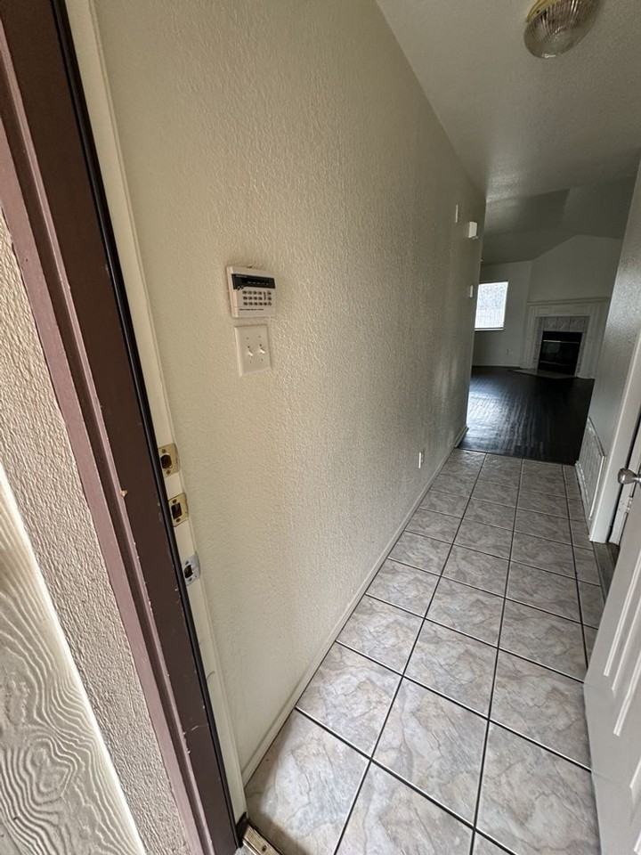 3611 Basset Dr - Photo 3 of 21