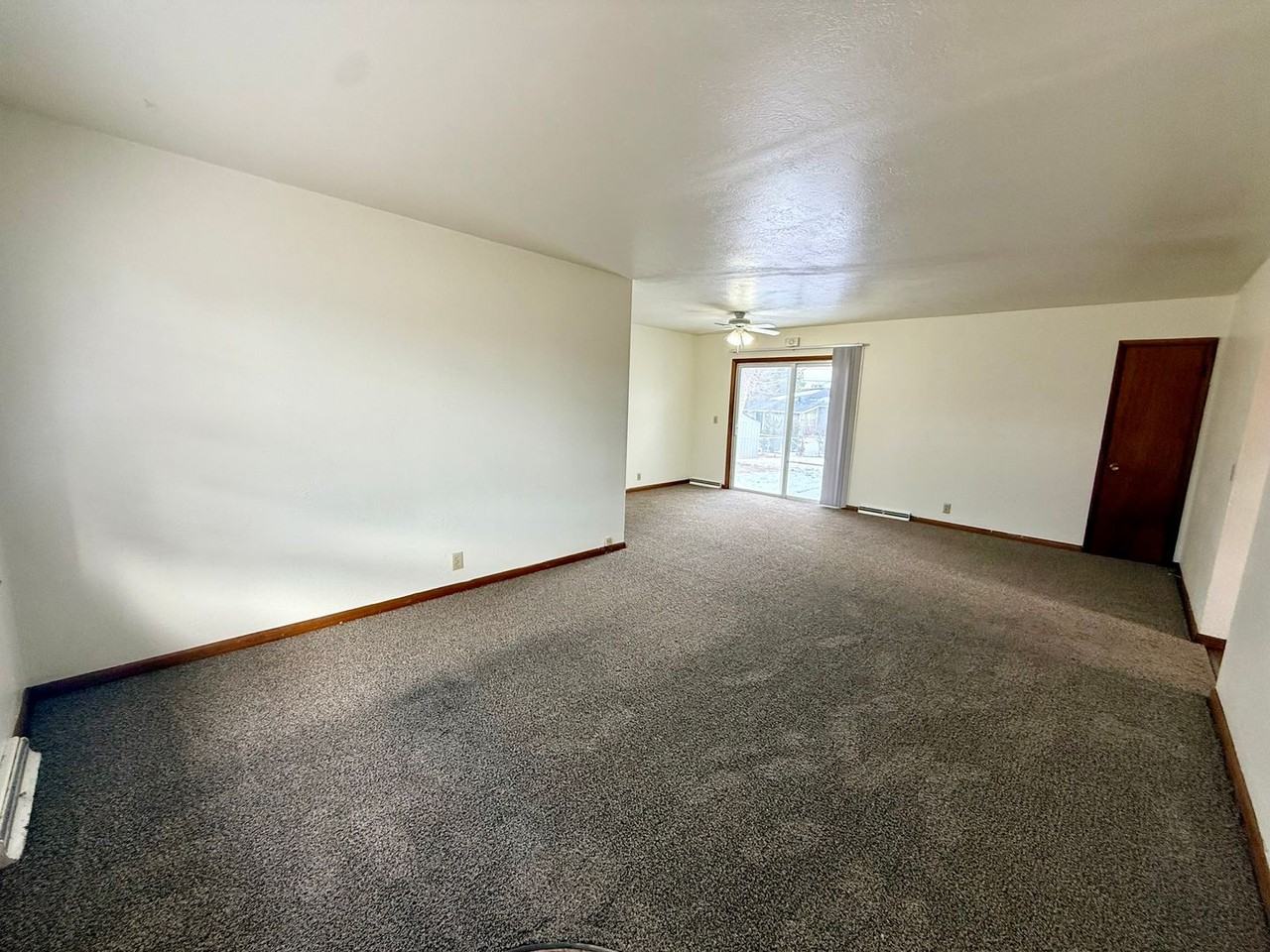 2504 Spruce Dr - Photo 5 of 28