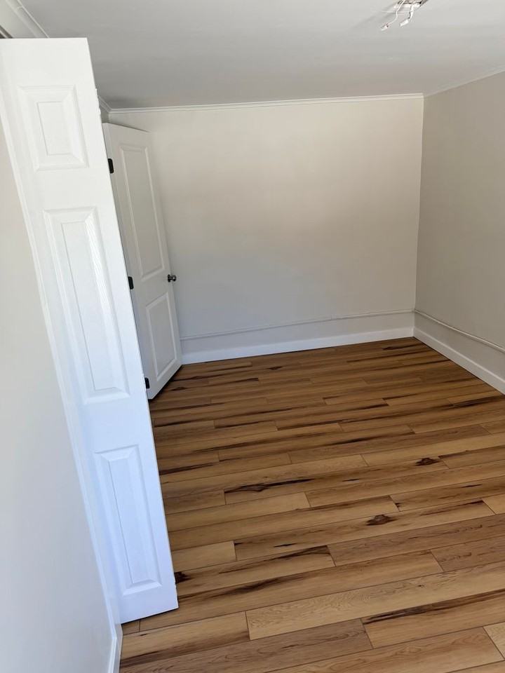 1926 Shore Road - Photo 7 of 14