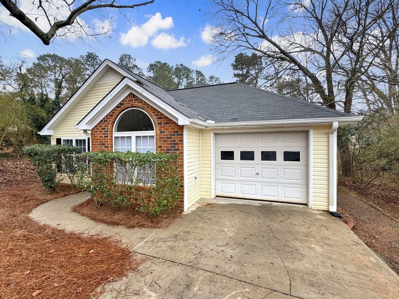 305 Spring Lake Ct - Photo 2 of 24