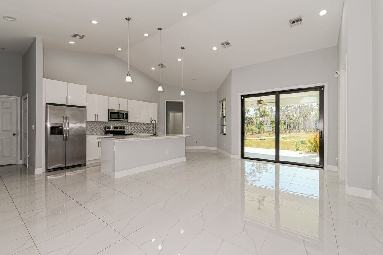 3260 29th Ave Ne - Photo 5 of 17