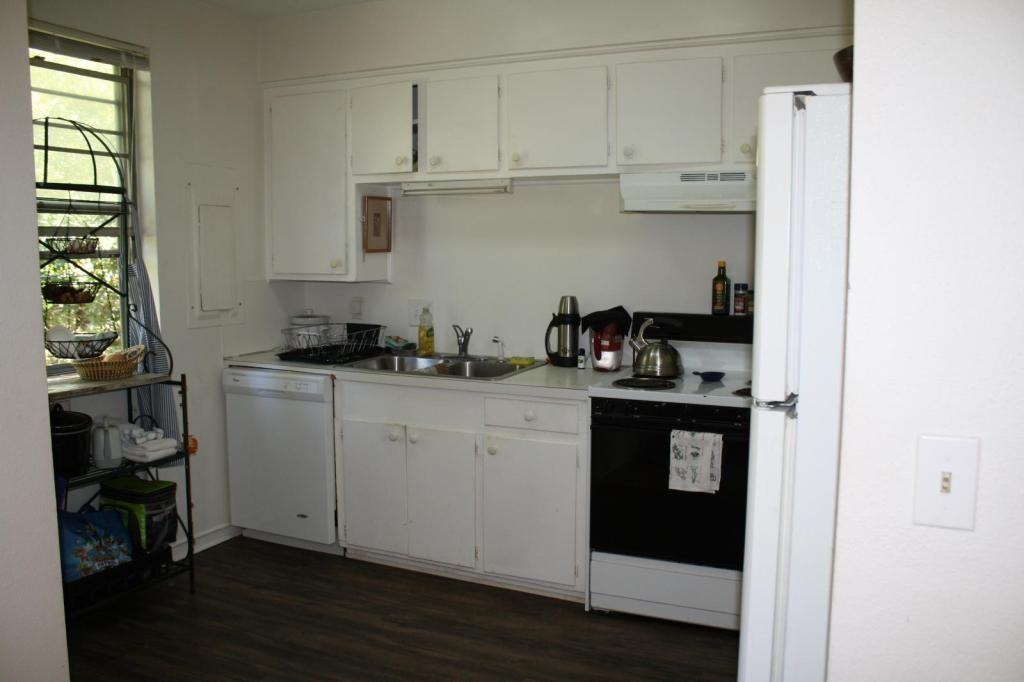646 Windermere Blvd Apt B - Photo 3 of 7