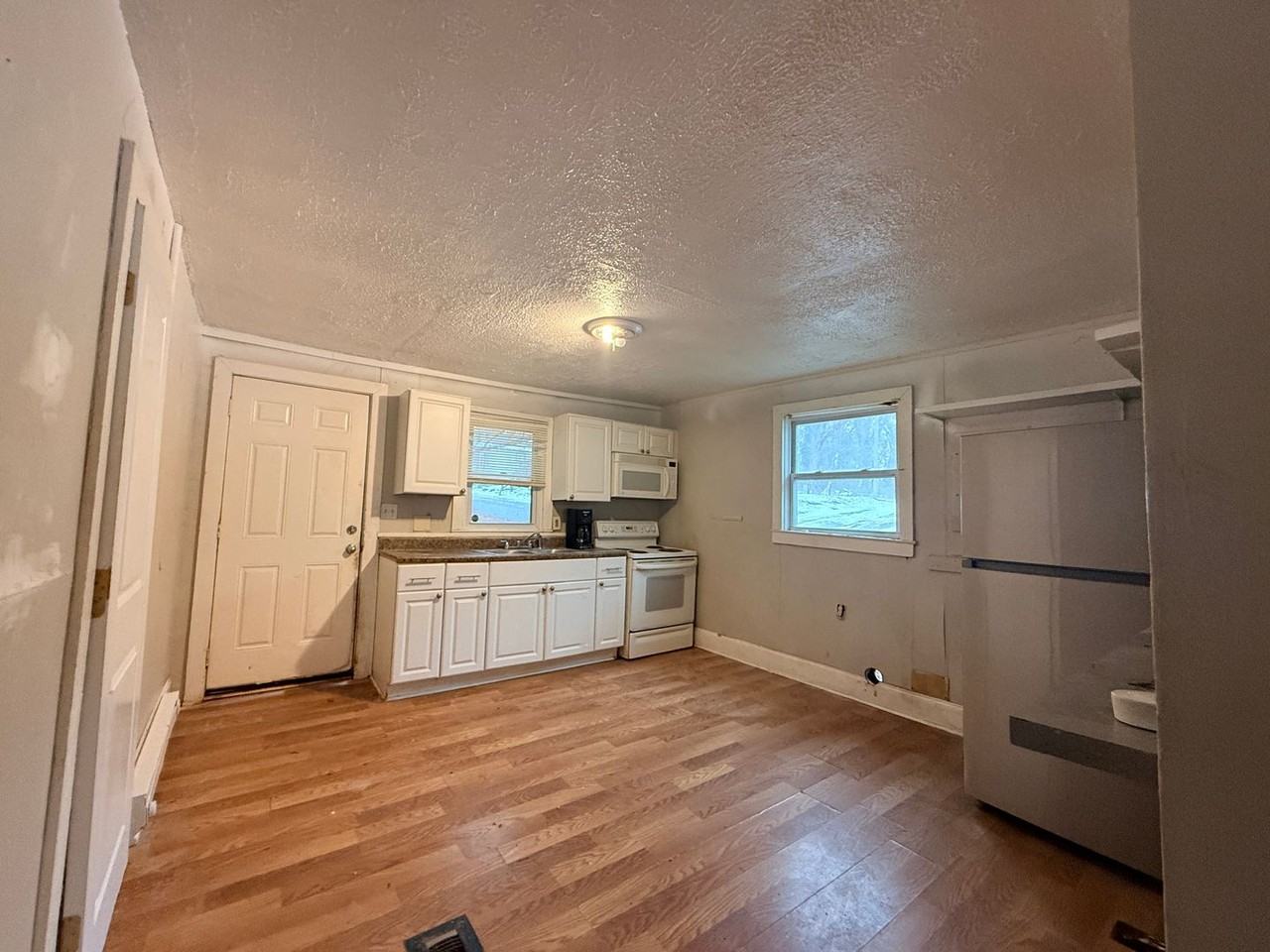 402 Pryor St - Photo 4 of 22