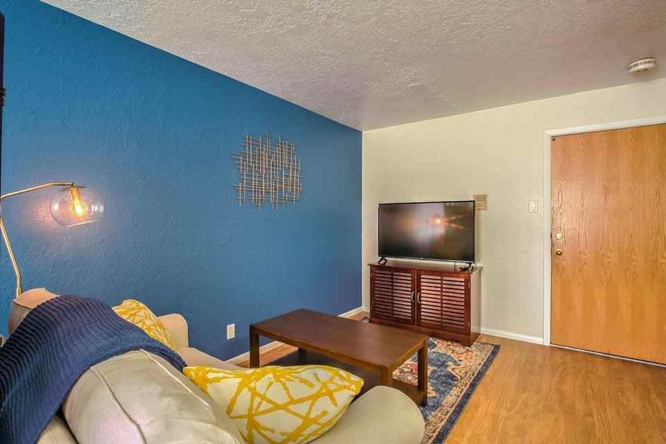 1440 Vassar Dr Ne - Photo 5 of 13