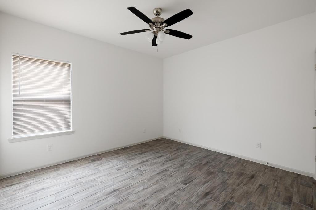 428 Medina Ln Apt 3 - Photo 3 of 8