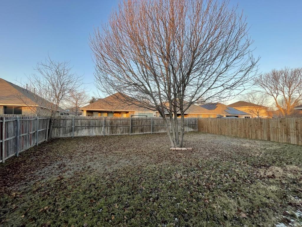 625 Hutchins Dr - Photo 3 of 21