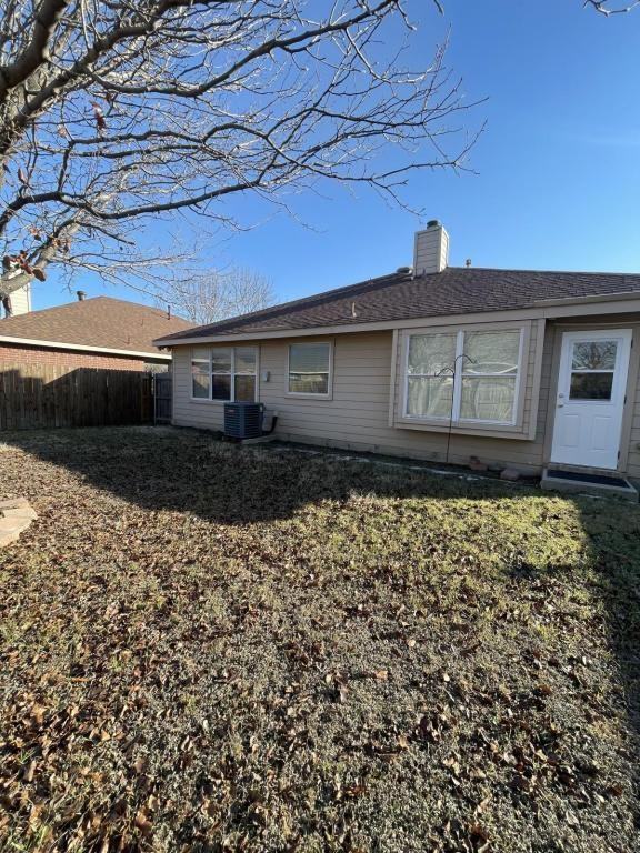 625 Hutchins Dr - Photo 4 of 21