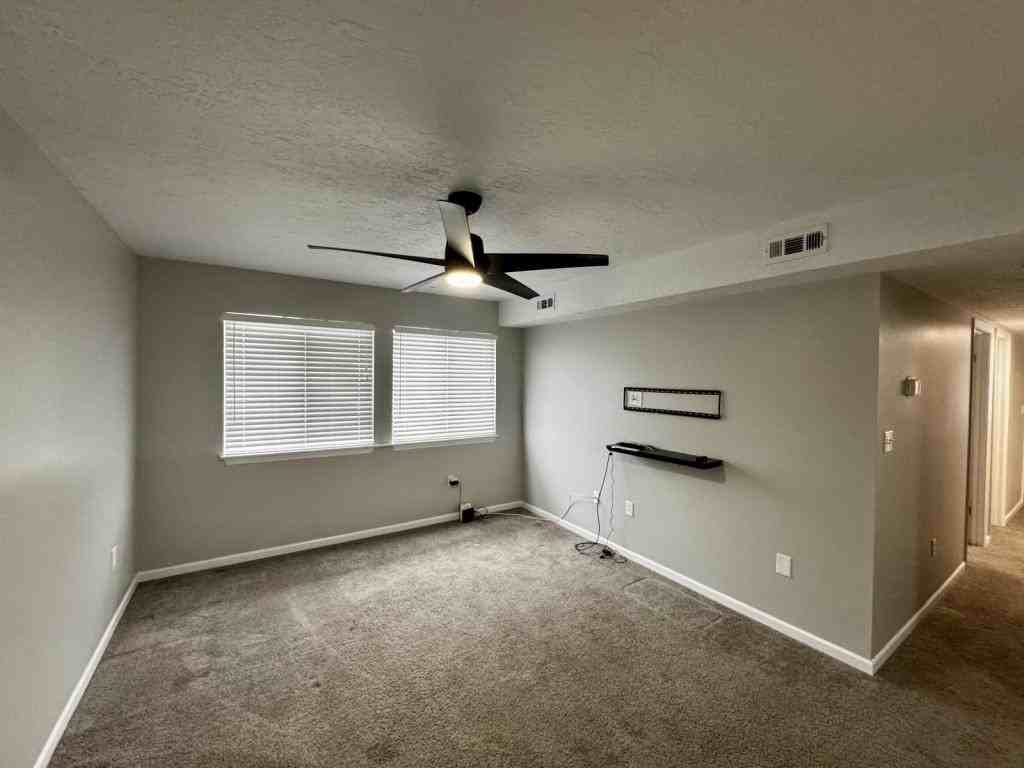 950 Life Dr - Photo 3 of 11