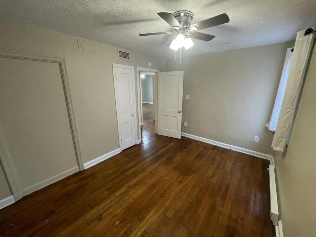 215 Carson Ct - Photo 5 of 10