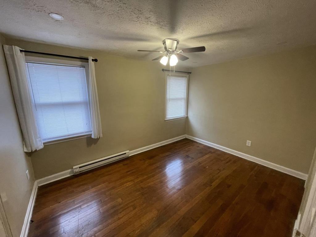 215 Carson Ct - Photo 7 of 10