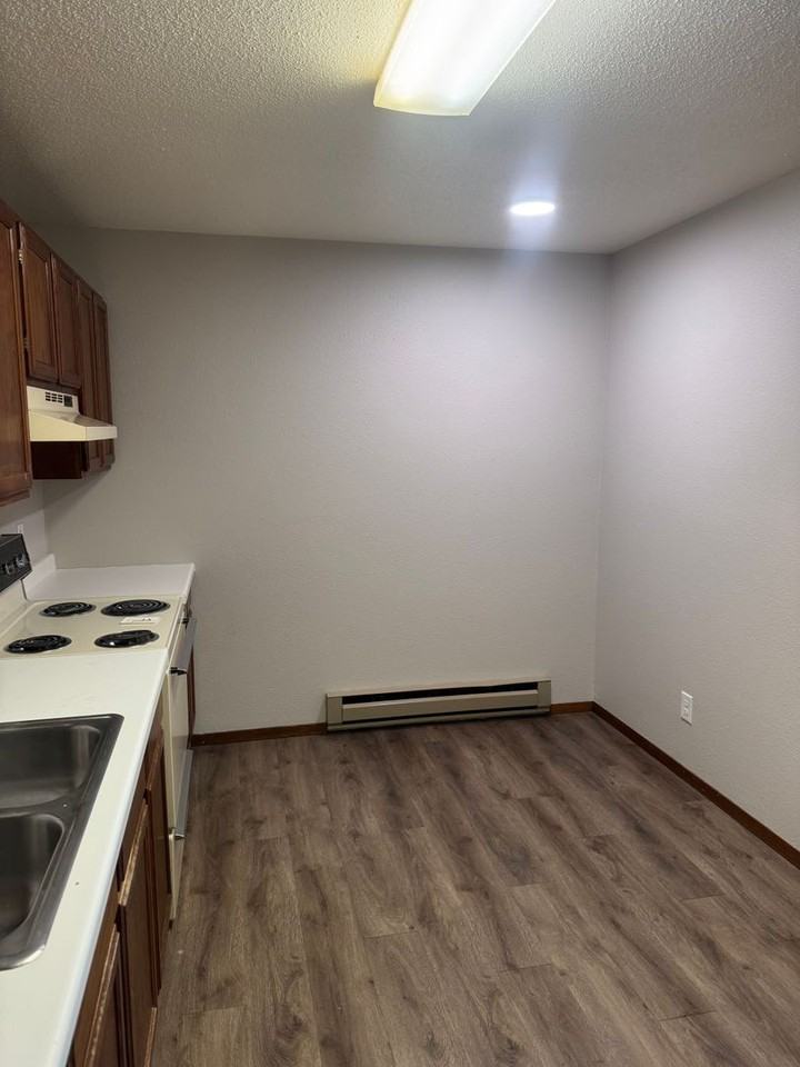 Darcys Apartments - Photo 3 of 16