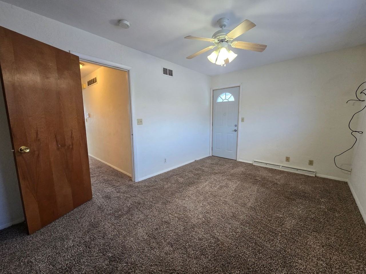 203 Eisenhower Dr - Photo 6 of 7