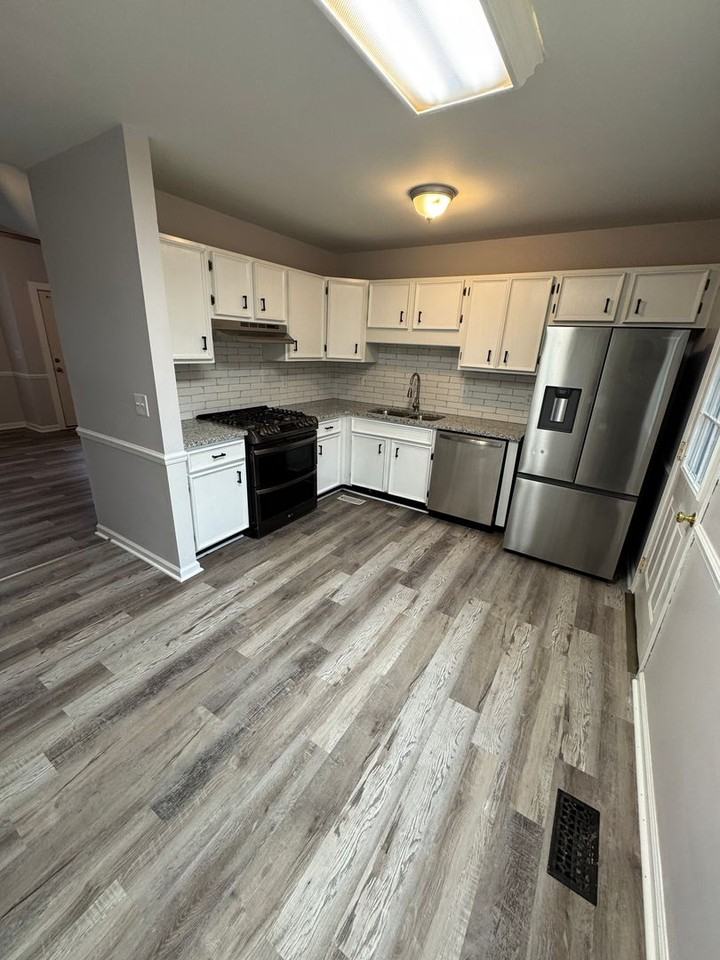 108 W 49th St - Photo 3 of 13