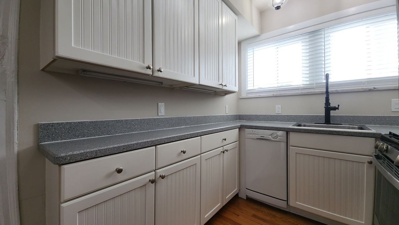 7556 - 7560 Byron Pl - Photo 2 of 15