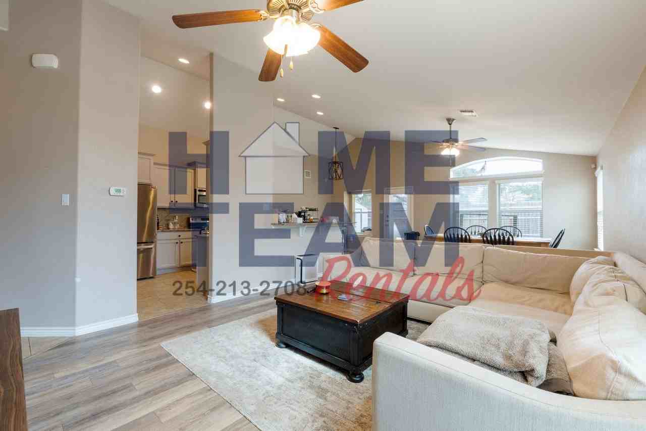 3315 Vineyard Trl - Photo 3 of 18