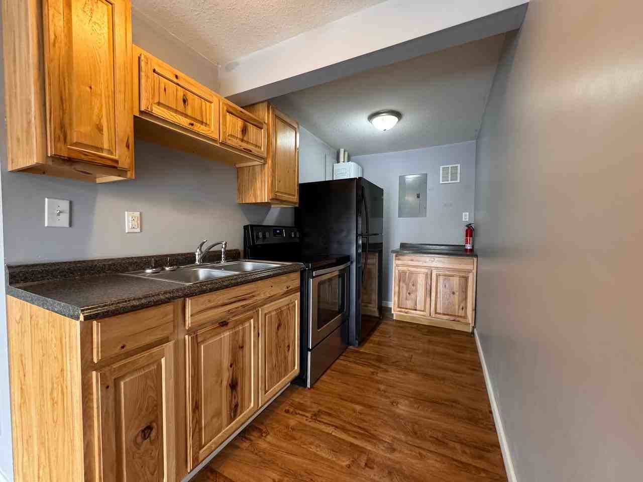 Campus Apartments East - Photo 5 of 38