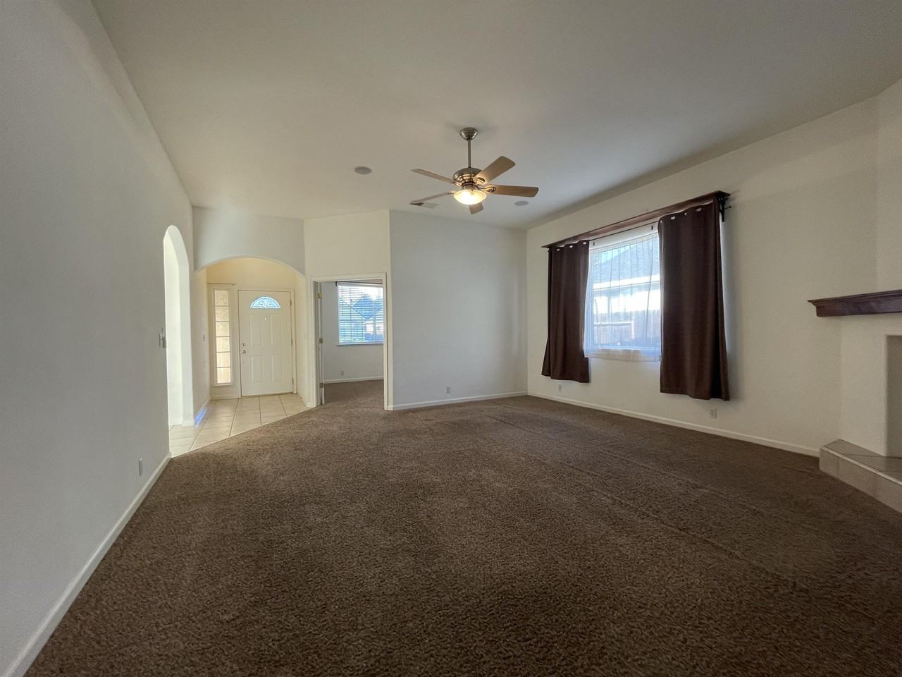 1877 Devonshire Dr - Photo 4 of 15