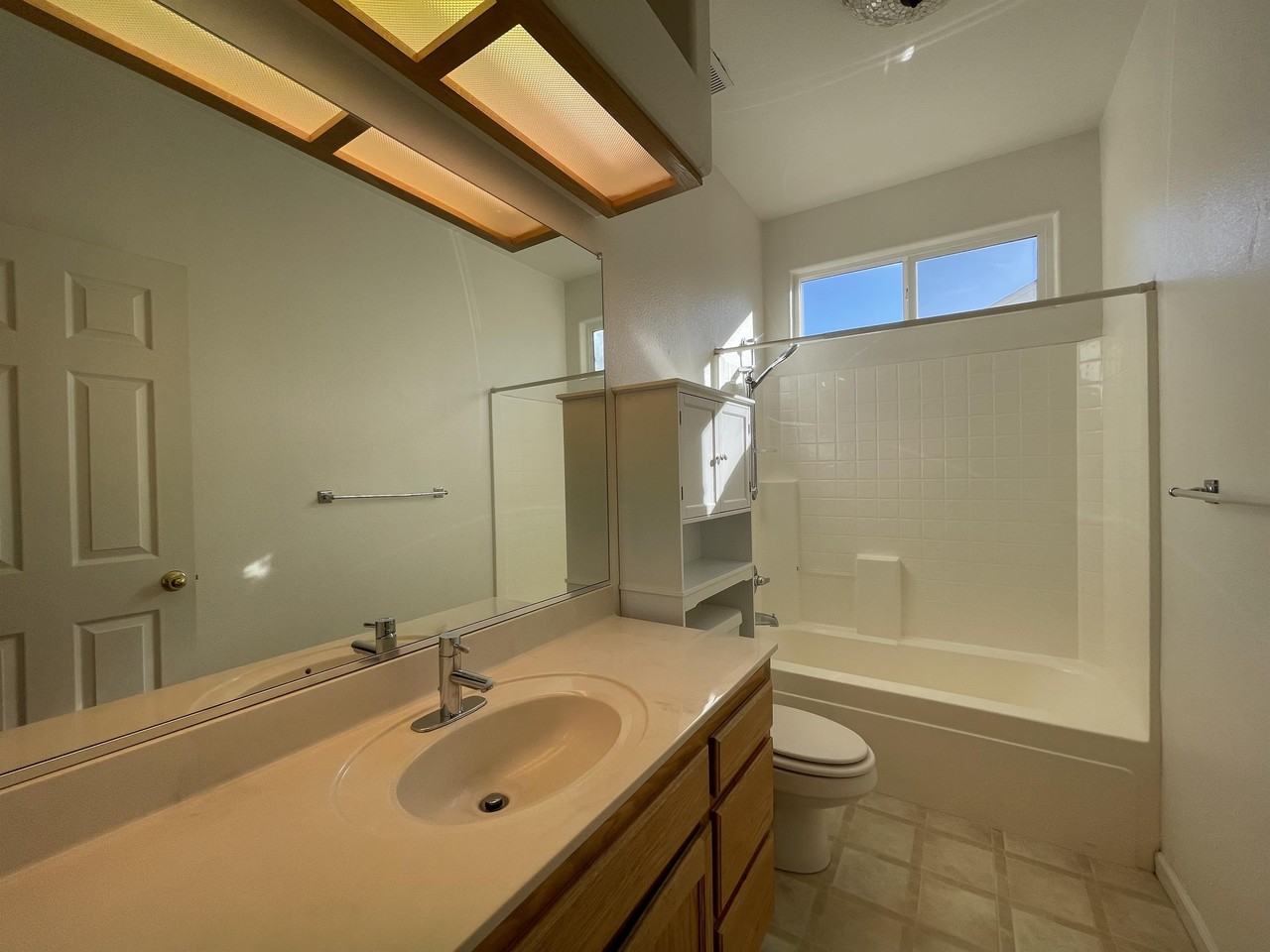 1877 Devonshire Dr - Photo 7 of 15