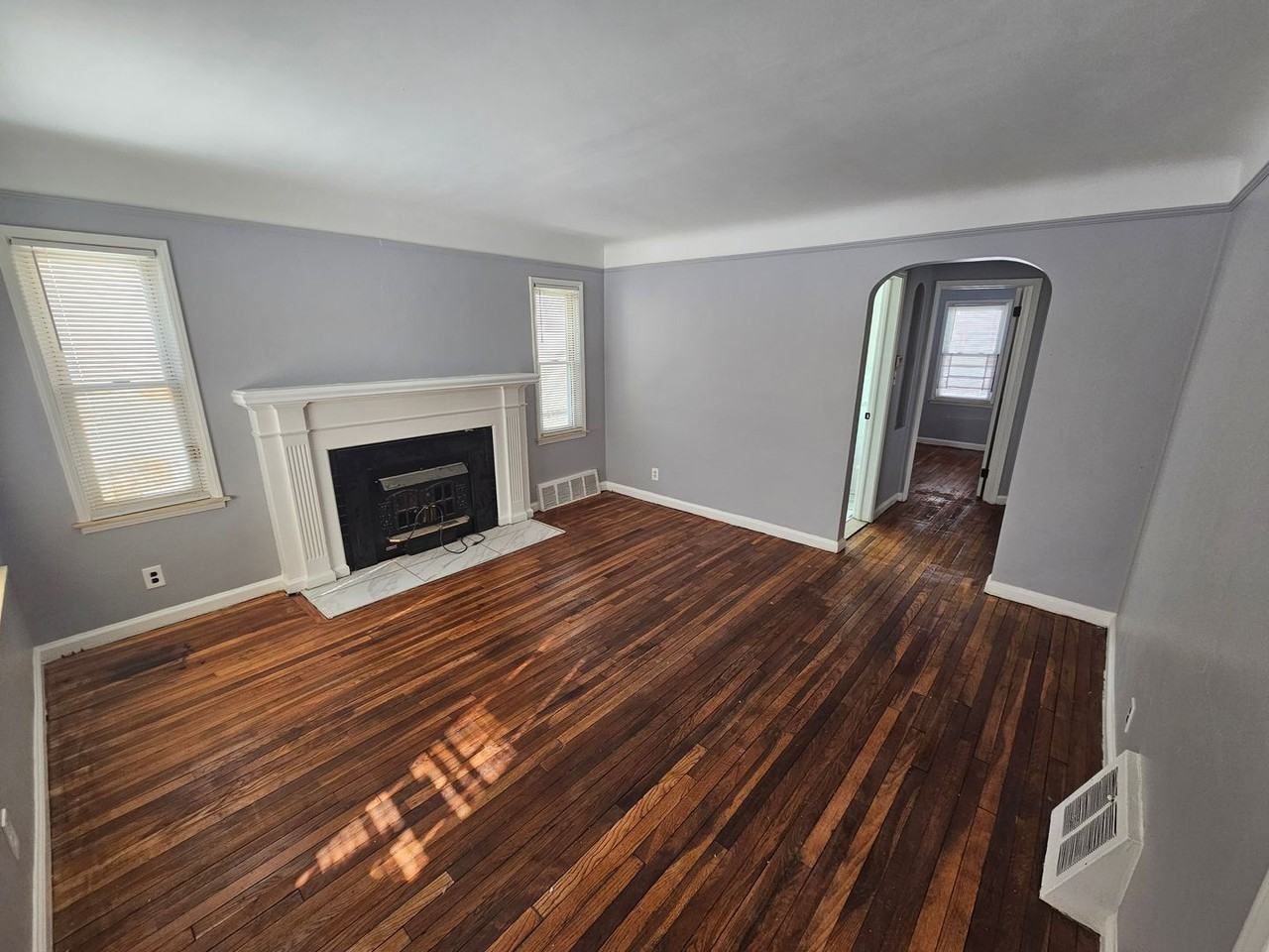 16307 Eastburn St - Photo 3 of 15