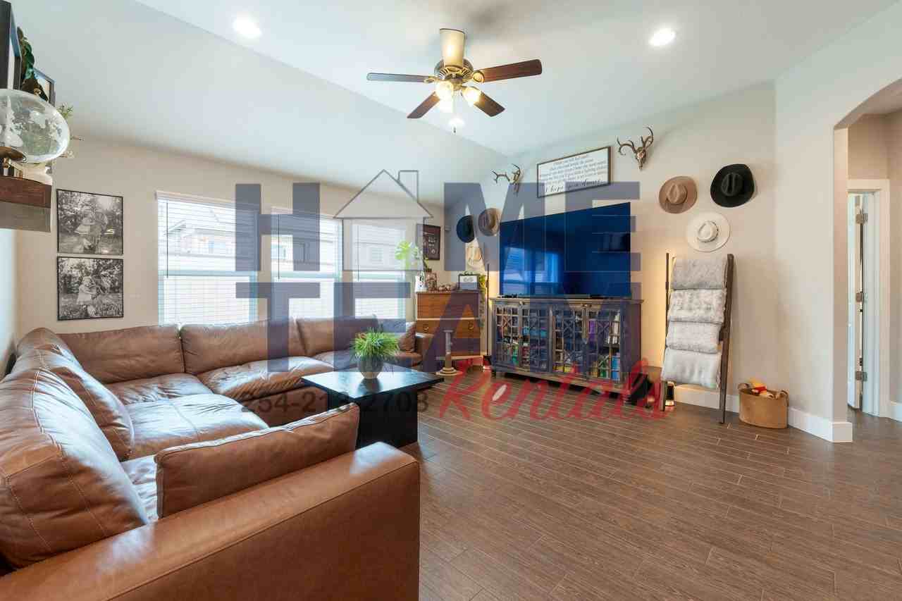 831 Green Meadows Dr - Photo 5 of 17