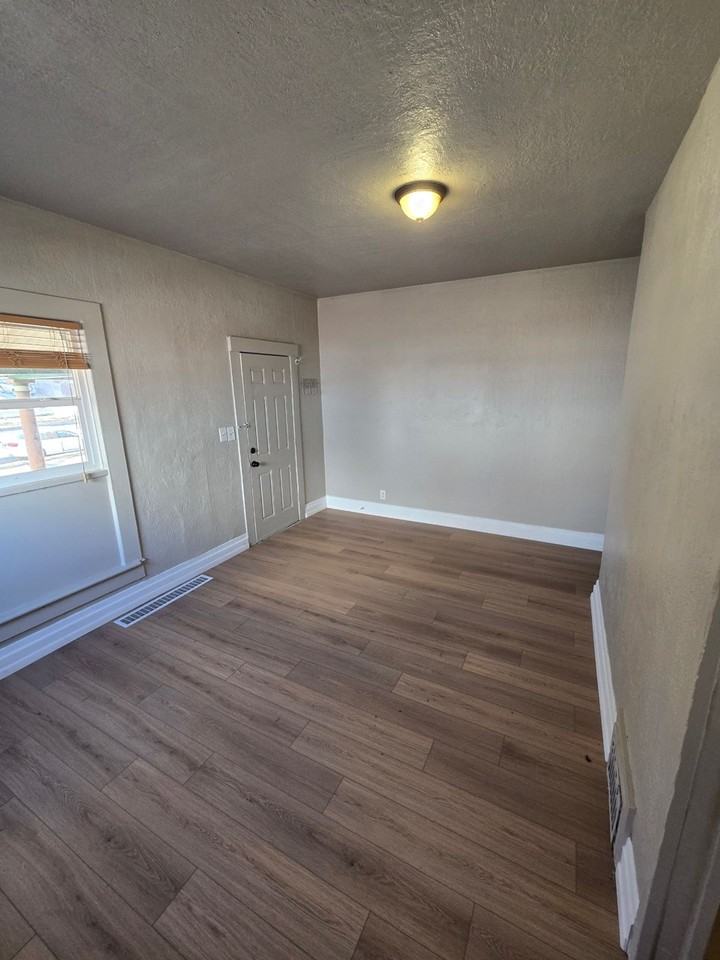 2671 Jefferson Ave. - Photo 6 of 10