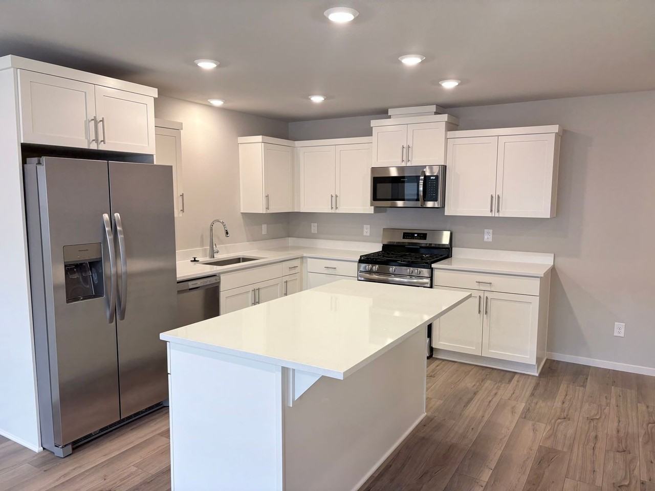 857 Sifuentez Ct - Photo 3 of 27