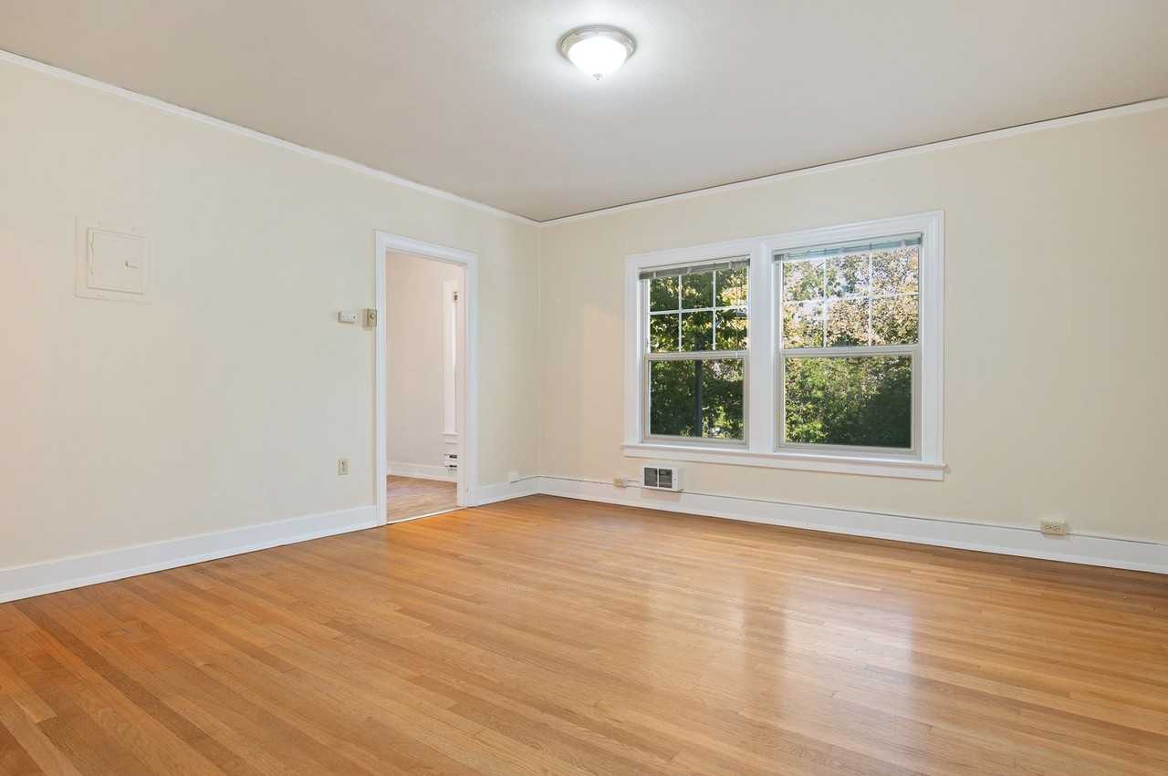 5th & Mercer Apartments - Photo 4 of 17