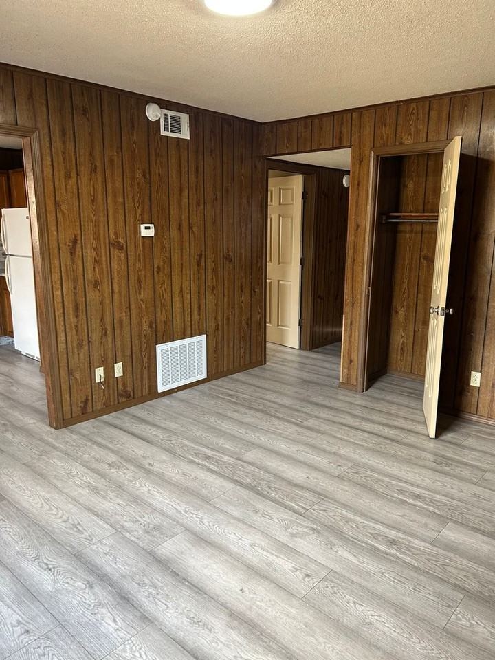 1100 S Hartford Ave - Photo 3 of 16