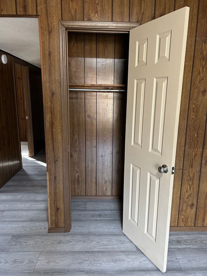 1100 S Hartford Ave - Photo 5 of 16