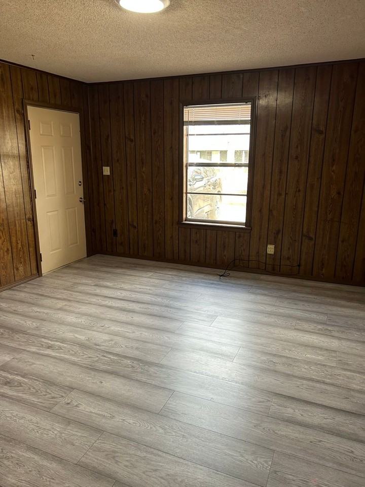 1100 S Hartford Ave - Photo 6 of 16