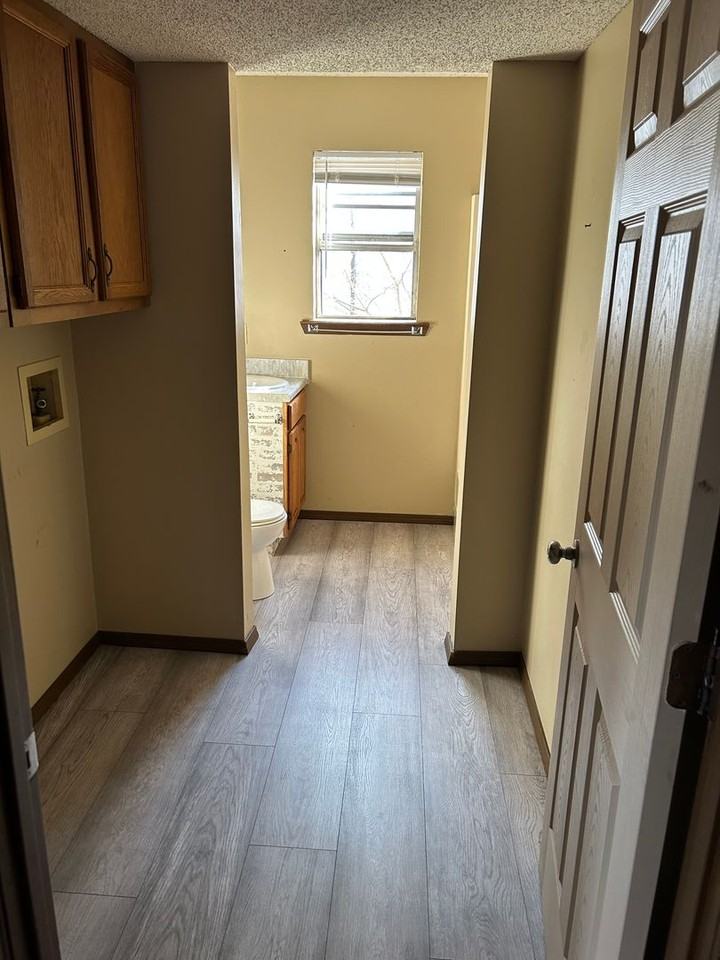 1100 S Hartford Ave - Photo 7 of 16