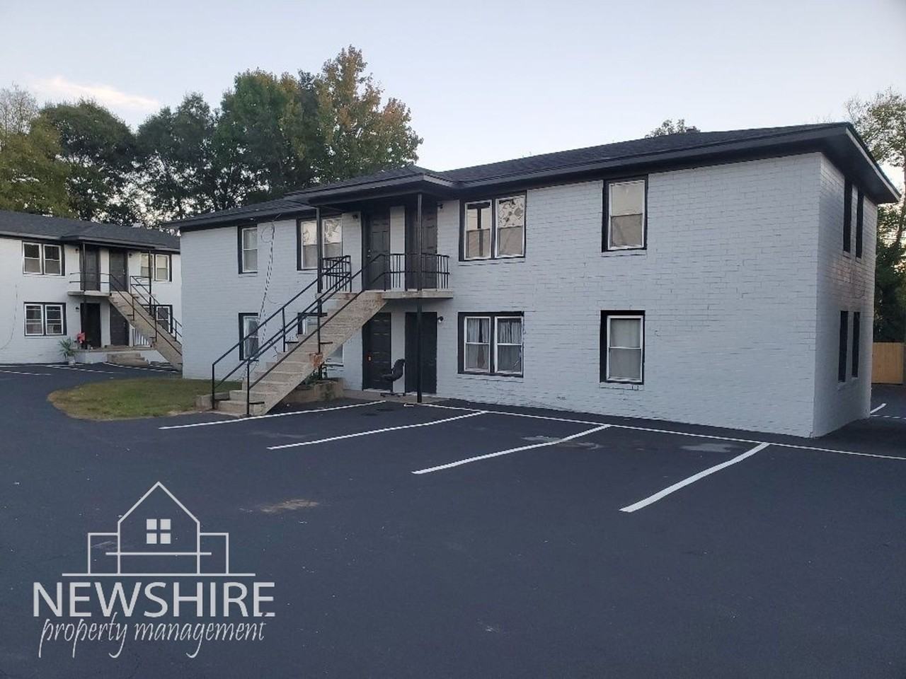 Hampton Avenue Apartments - Photo 4 of 21