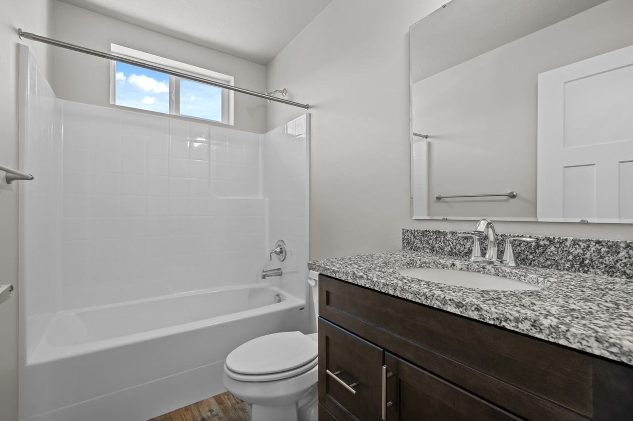 435 2nd Ave N #4 - Photo 4 of 23
