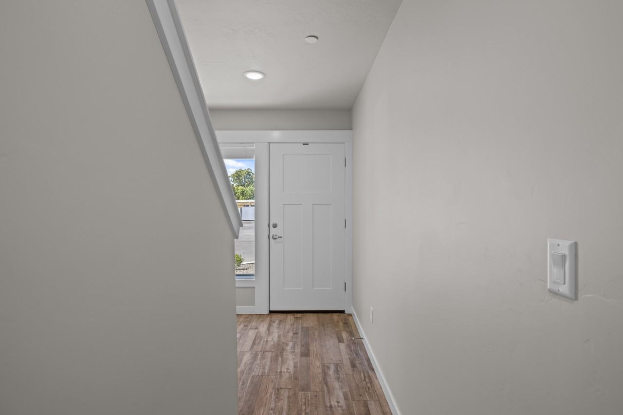 435 2nd Ave N #4 - Photo 4 of 23