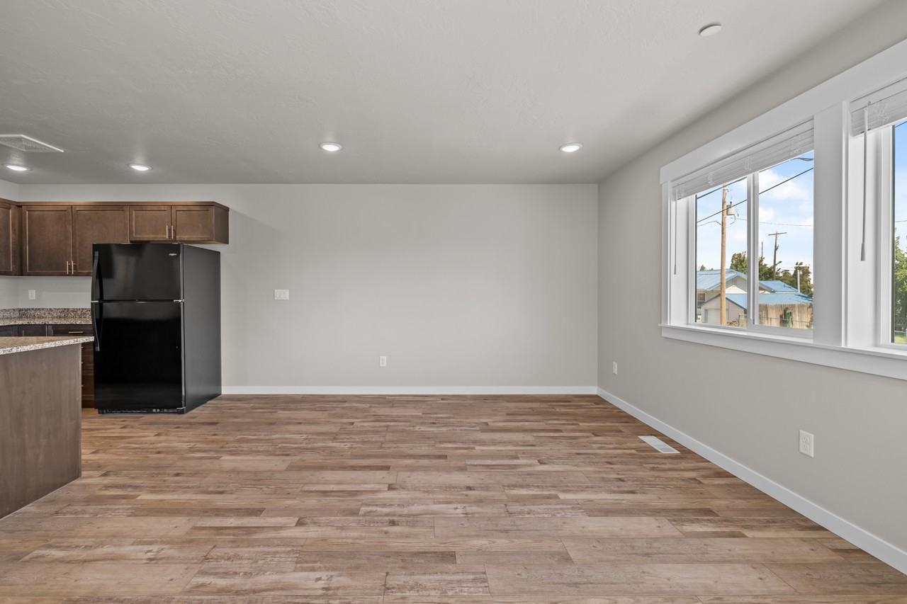 435 2nd Ave N #4 - Photo 6 of 23