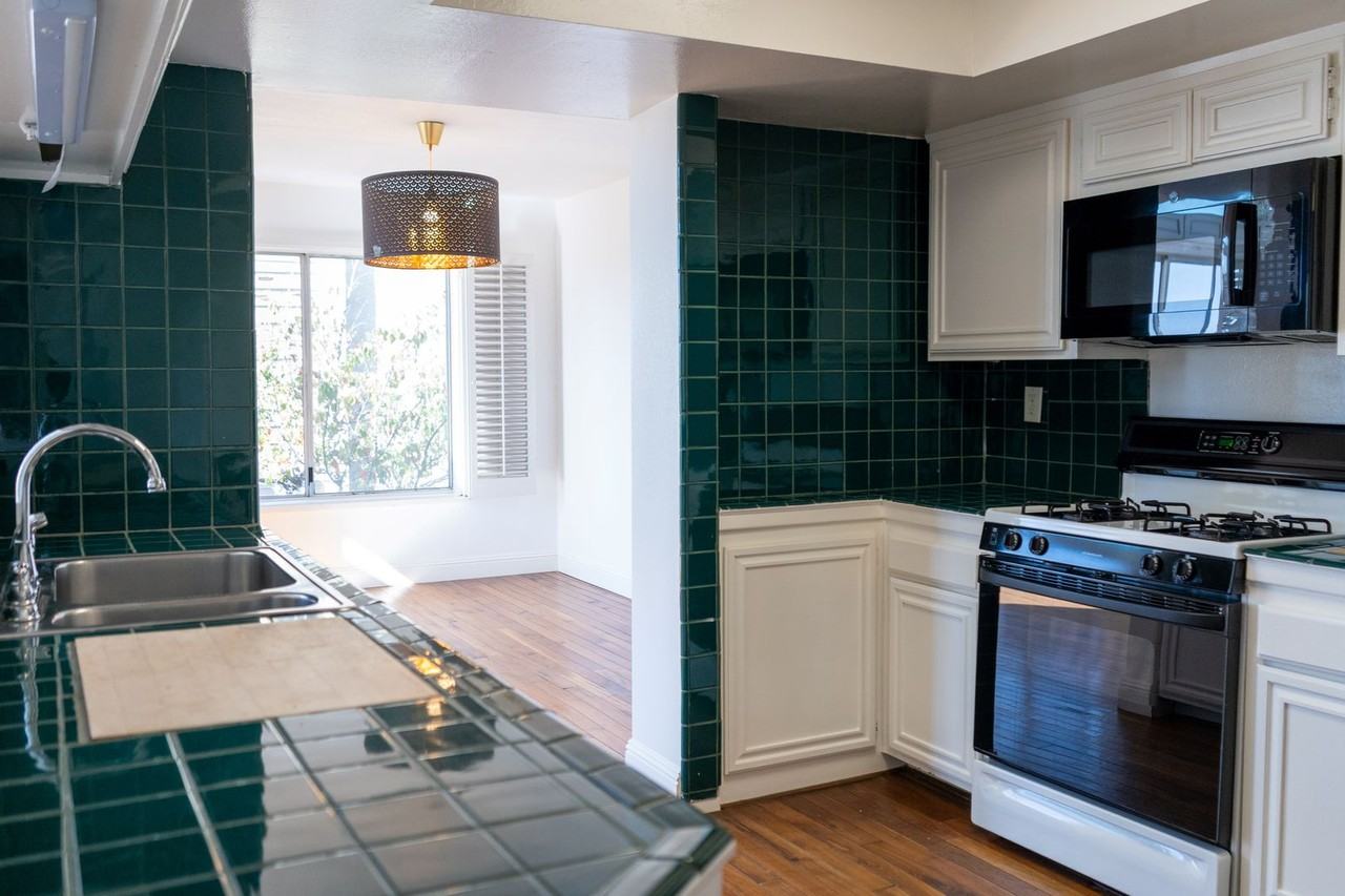 2677 Centinela Ave #409 - Photo 3 of 27